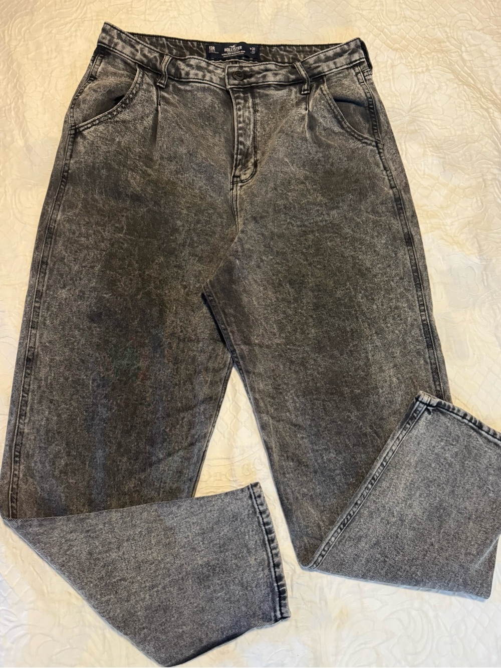 Hollister Ultra High Rise Mom Jeans Women’s 13R W31 L27 Gray Acid Wash Straight